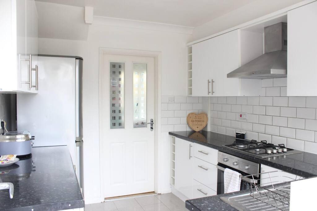 Stanwell Private & Comfortable 2 Bedroom Home Away From Home מראה חיצוני תמונה