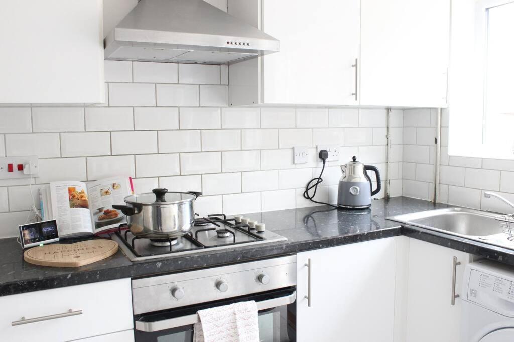 Stanwell Private & Comfortable 2 Bedroom Home Away From Home מראה חיצוני תמונה