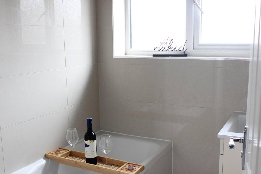 Stanwell Private & Comfortable 2 Bedroom Home Away From Home מראה חיצוני תמונה